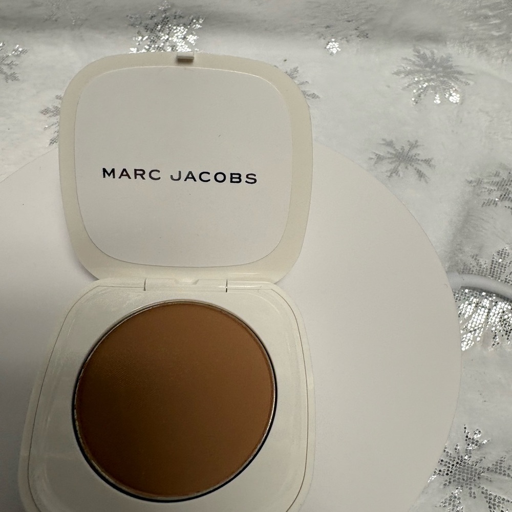 Marc Jacobs Omega Bronze in Tan- Tastic
